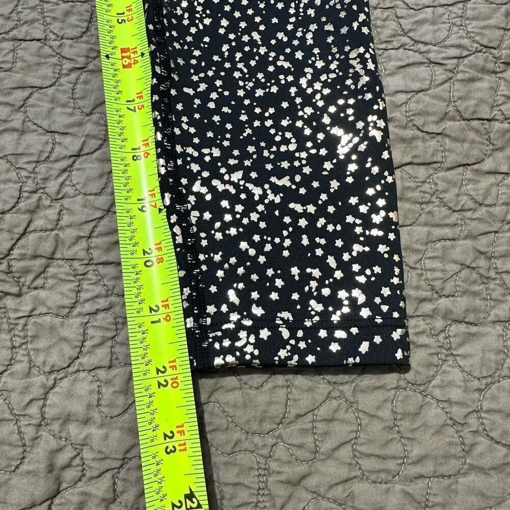 Nike Black/Metallic Gold Leggings Size M tight fit high-rise full length A714 - Picture 7 of 8